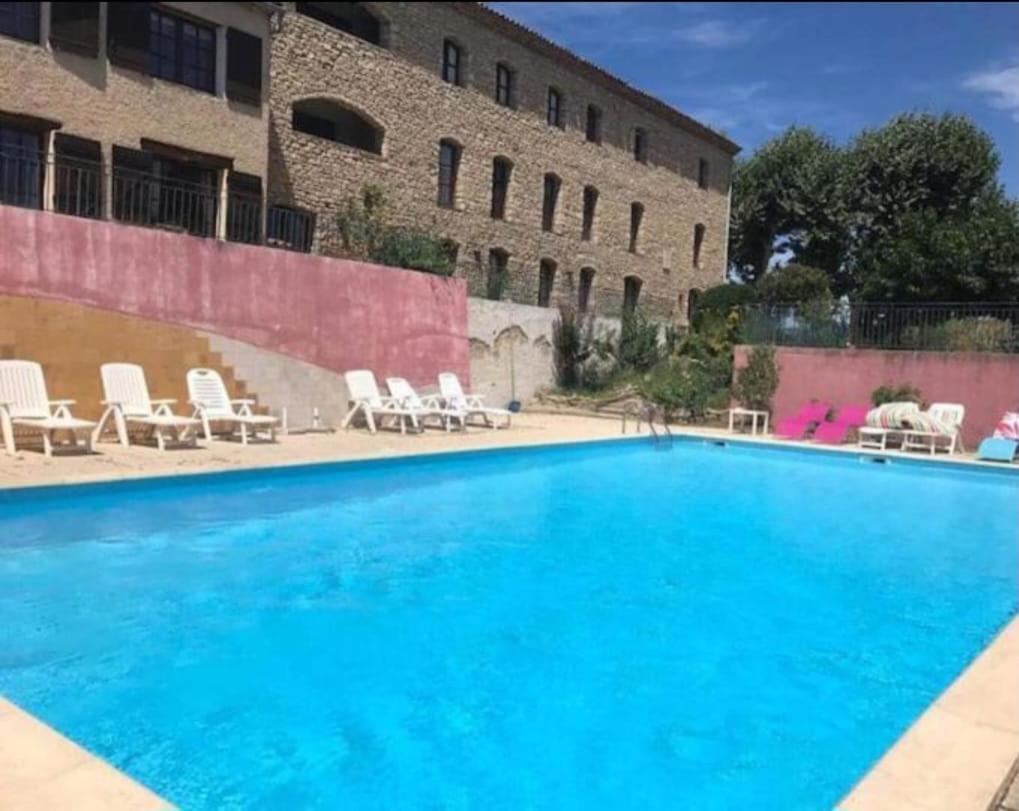 superbe logement au cœur Luberon proche du Colorado provencal dans une résidence au calme avec piscine, magnifique vu sur le Luberon depuis la terrasse Viens Extérieur photo