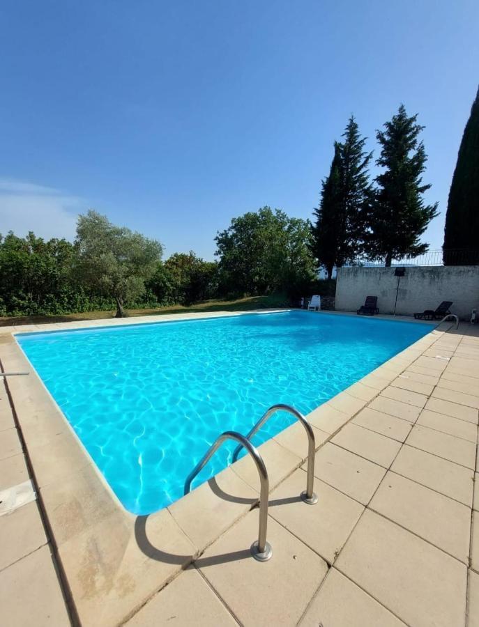 superbe logement au cœur Luberon proche du Colorado provencal dans une résidence au calme avec piscine, magnifique vu sur le Luberon depuis la terrasse Viens Extérieur photo