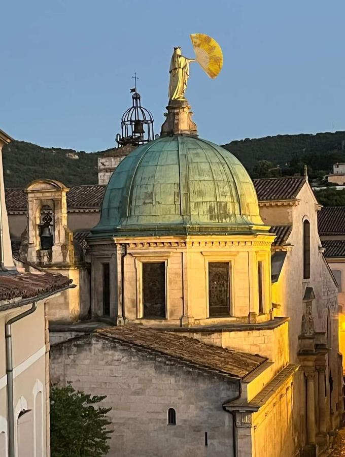 superbe logement au cœur Luberon proche du Colorado provencal dans une résidence au calme avec piscine, magnifique vu sur le Luberon depuis la terrasse Viens Extérieur photo